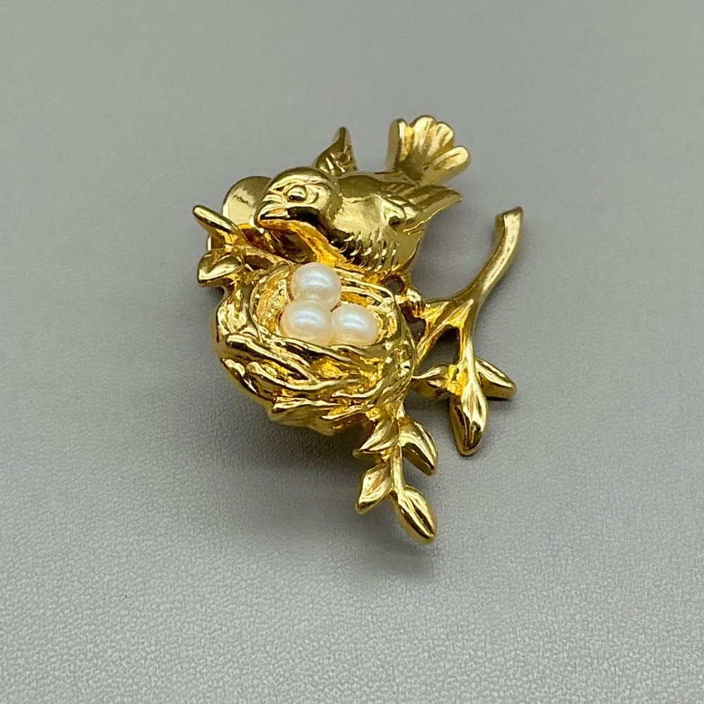 Bird Nest Pin Brooch Women Gold Tone Faux Pearl Accents Vintage Style Accessory